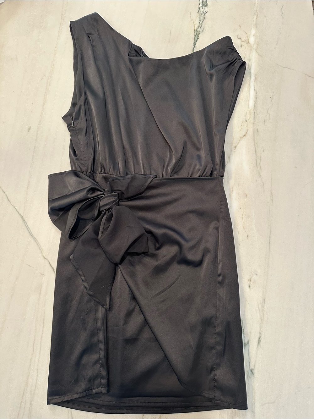 Le Lis Black One-Shoulder Bow-Accent Dress